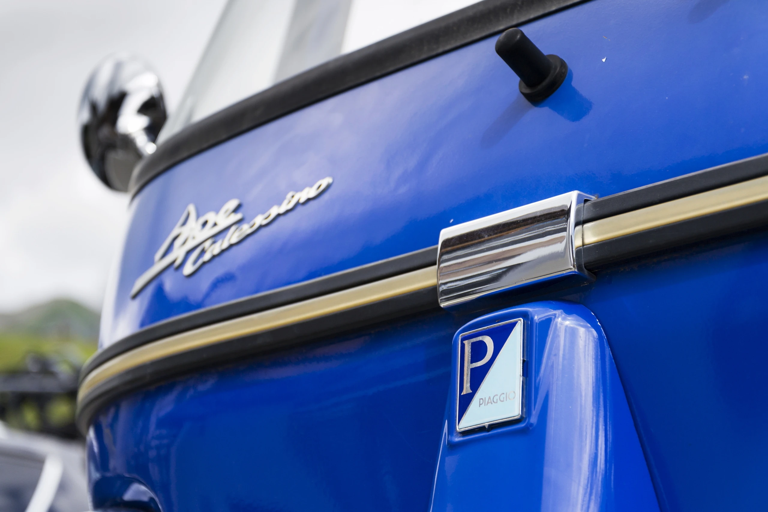 Over Piaggio Ape